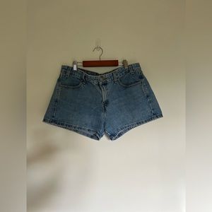 Vintage Levi’s Low-Rise Denim Shorts